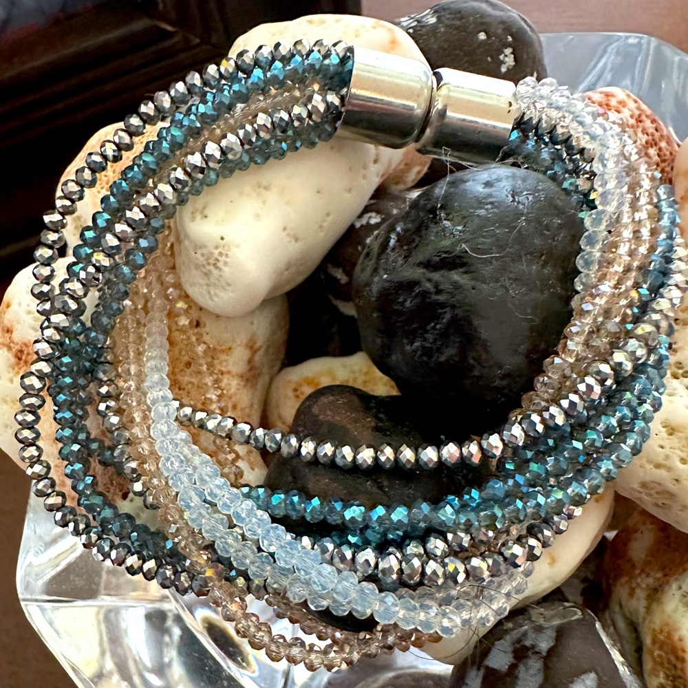Beautful Blue, Silver and Beige Magnetic Sparkly Bracelet - Picture 2 of 6